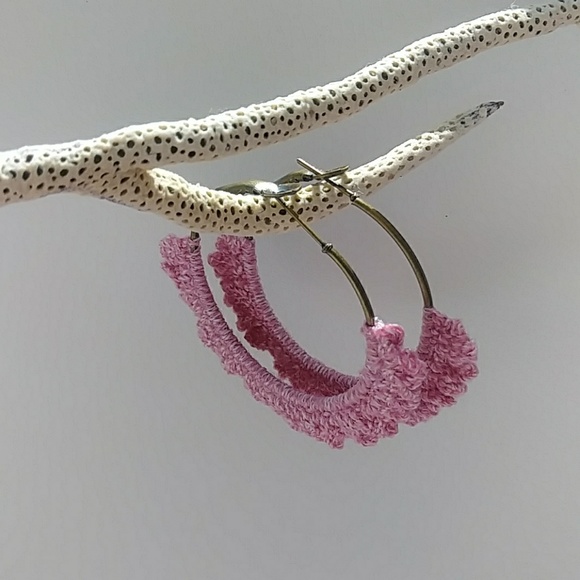 Small Pink Crochet Brass Flower Earring - Picture 4 of 8